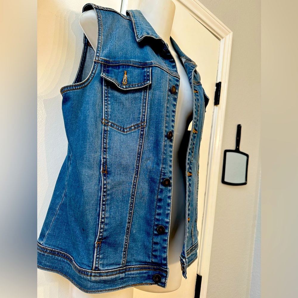 Sleeveless jean jacket large